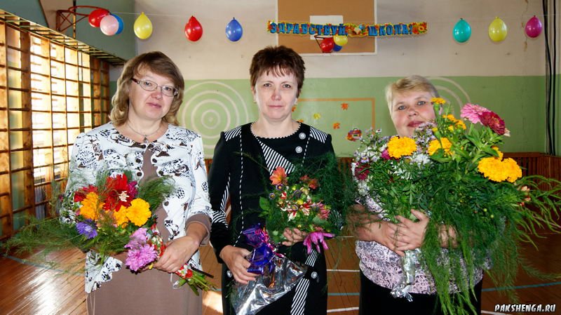 "День знаний" 1 сентября 2012 год. Учителя Пакшеньгской школы №12: Коробкова Анна Владимировна, Лодыгина Валентина Степановна, Кузьмина Екатерина Вениаминовна.